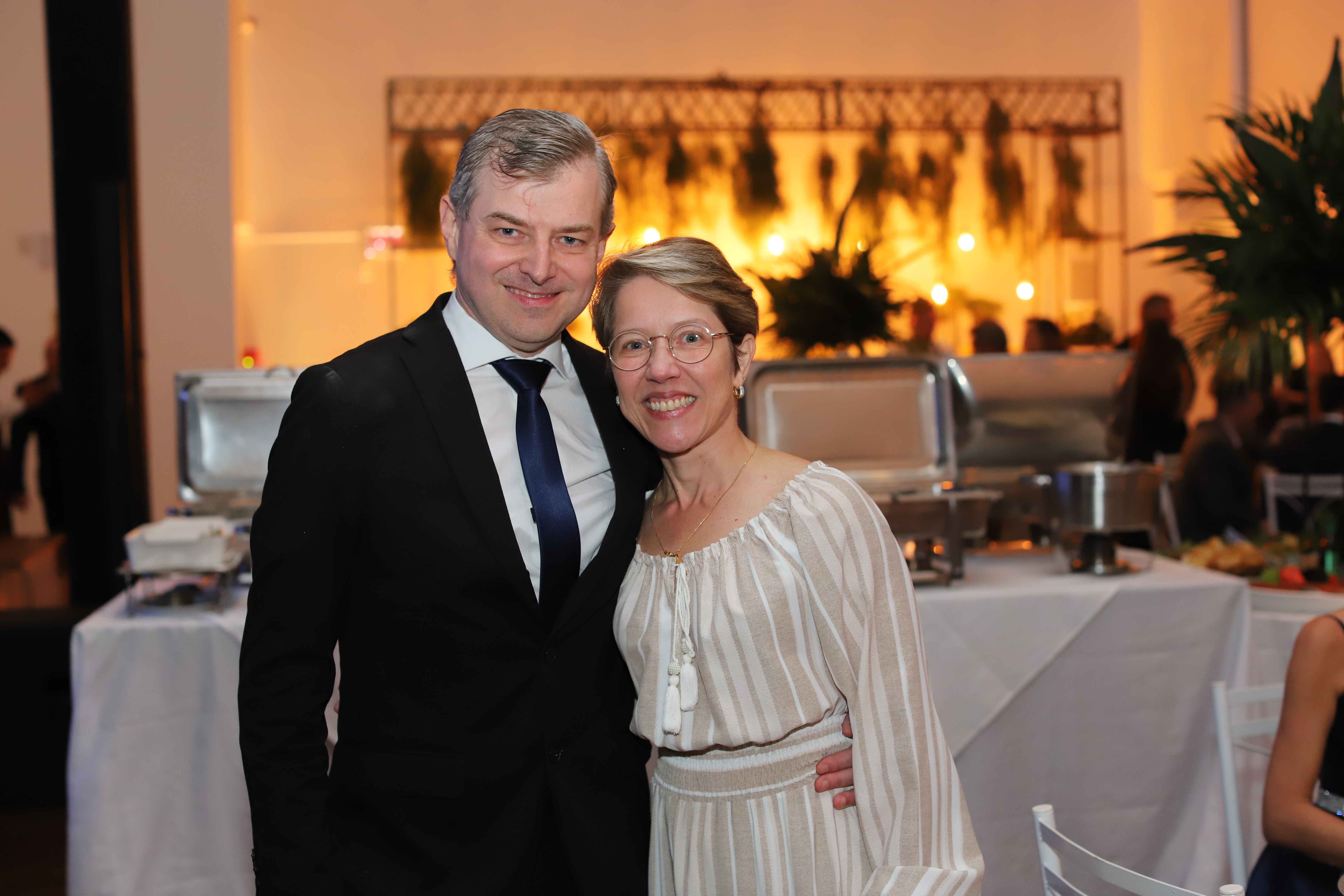 Andreas Hartmann, CEO da HartSystem, e a vice-prefeita de Blumenau, Maria Regina de Souza Soar